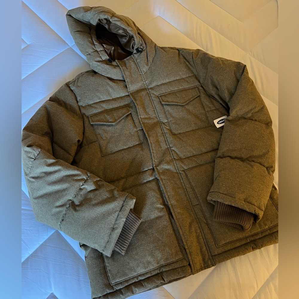 Men’s Old Navy Heritage puffer coat. Size L. NWT.